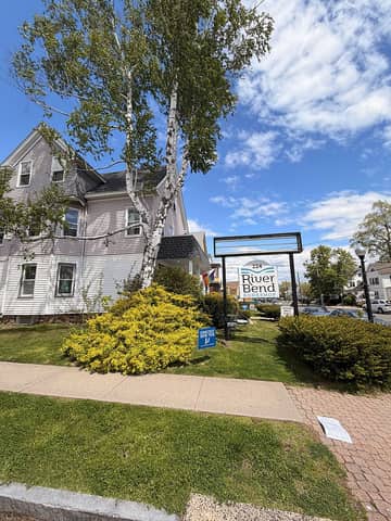 Mixed-use building on Park Rd in West Hartford, with a ground-floor shop and apartments above.